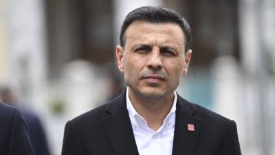 Adliye önünde polise mukavemet ettikleri iddia edilen ve aralarında Çelik’in