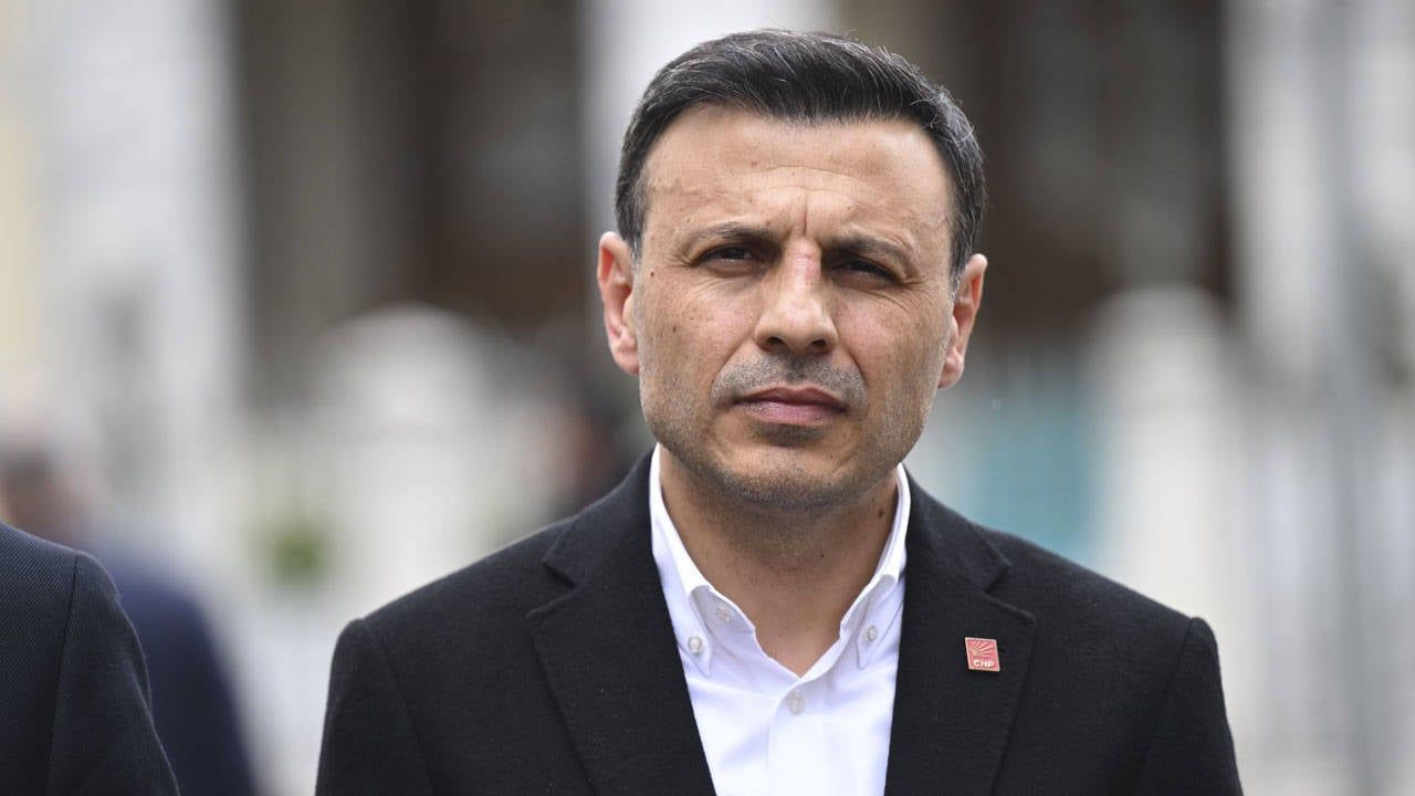 Adliye önünde polise mukavemet ettikleri iddia edilen ve aralarında Çelik’in