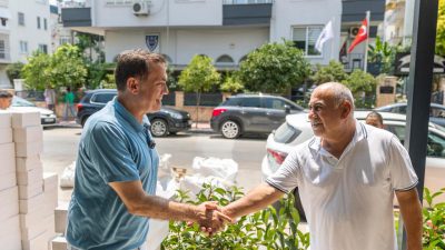 Mersin Yenişehir Belediye Başkanı Abdullah Özyiğit, Palmiye Mahallesi’nde esnaflar ve