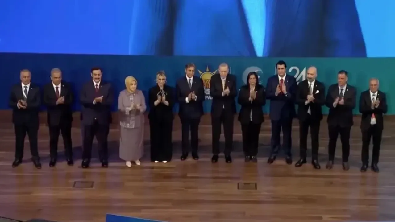 Erdoğan, törende yaptığı konuşmada, “AK Parti ailesini yeni katılımlarla daha