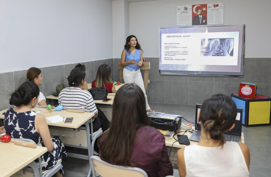 Mersin Büyükşehir Belediyesi, ailelerin çocuklarıyla kurdukları ilişkilere destek vermek amacıyla
