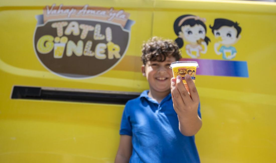Mersin’de sıcak günler yaşanmasına rağmen yaz tatilinin tadını sokakta çıkarmak