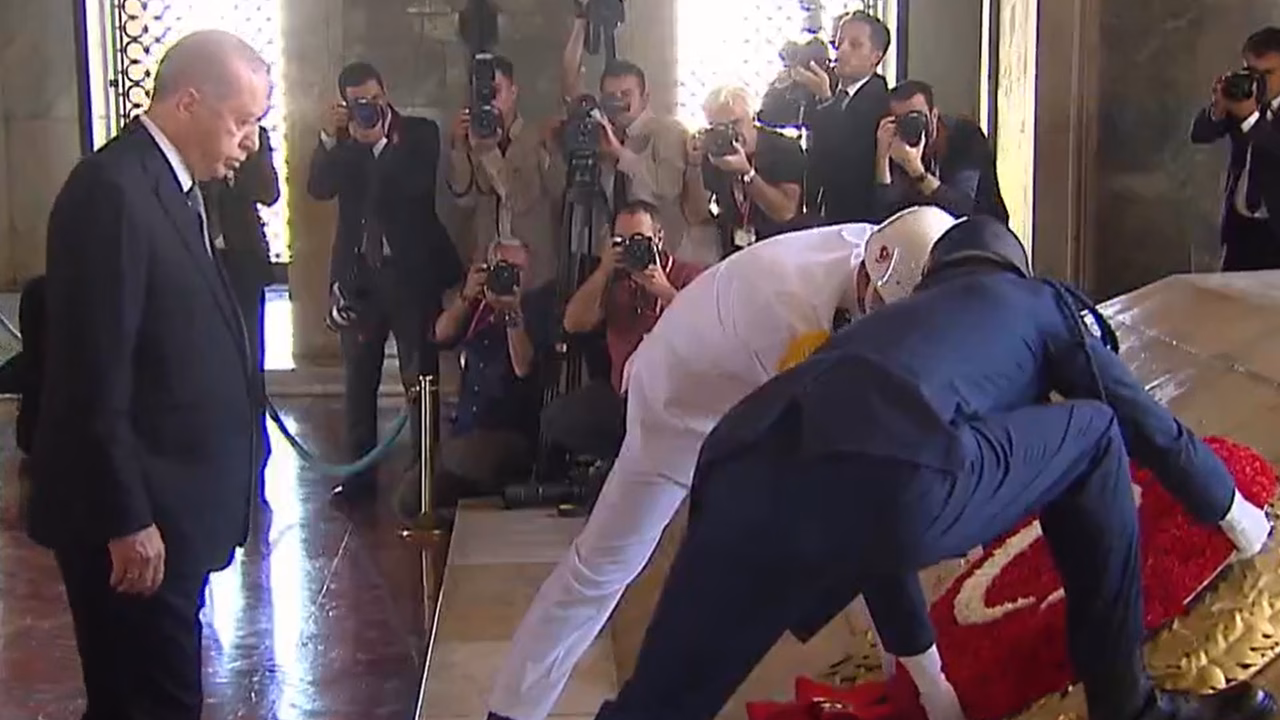 Büyük Zafer’in 103’üncü yıl dönümü kutlamaları çerçevesinde düzenlenen tören, devlet