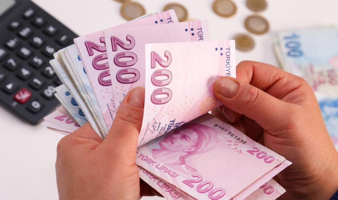 Memur ve emeklilerin toplu sözleşme süreci devam ediyor Yarın, kamu görevlilerinin tamamını kapsayan tekliflerin ön müzakerelerine geçilecek. Bu