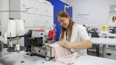 Mersin Büyükşehir Belediyesi’nin Halkkent MERCEK Mesleki Eğitim Merkezi’nde açtığı “Giyim