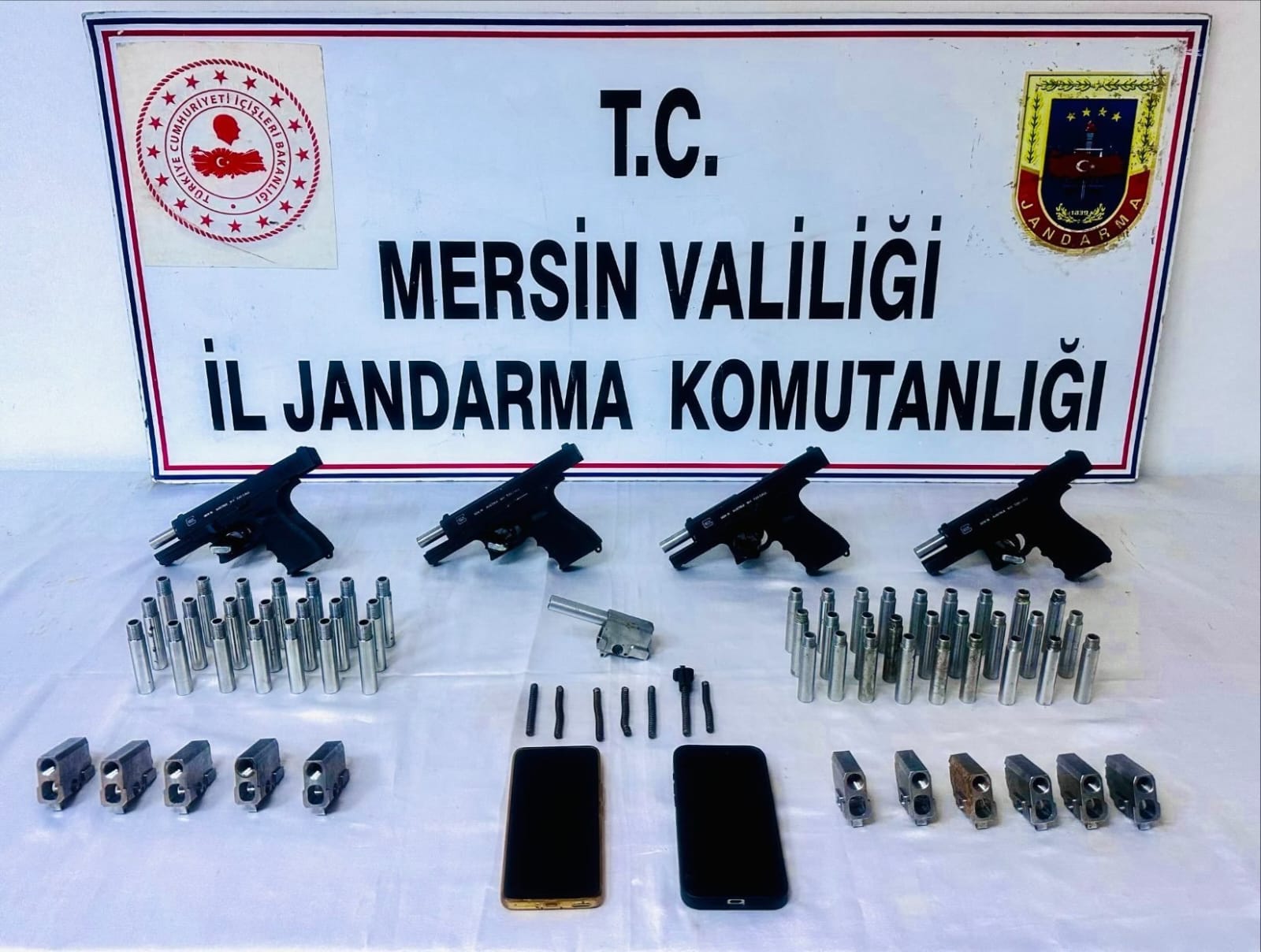 Mersin İl Jandarma Komutanlığı ekipleri silah ve mühimmat kaçakçılığı yapan