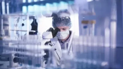 Chikungunya, enfekte sivrisinek ısırığıyla bulaşan ve yüksek ateş, döküntü, baş