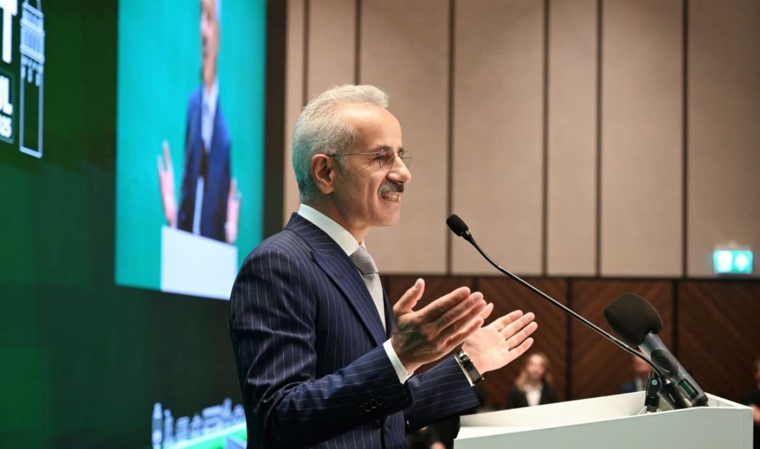 Ulaştırma ve Altyapı Bakanı Abdulkadir Uraloğlu, yeşil bir gelecek için