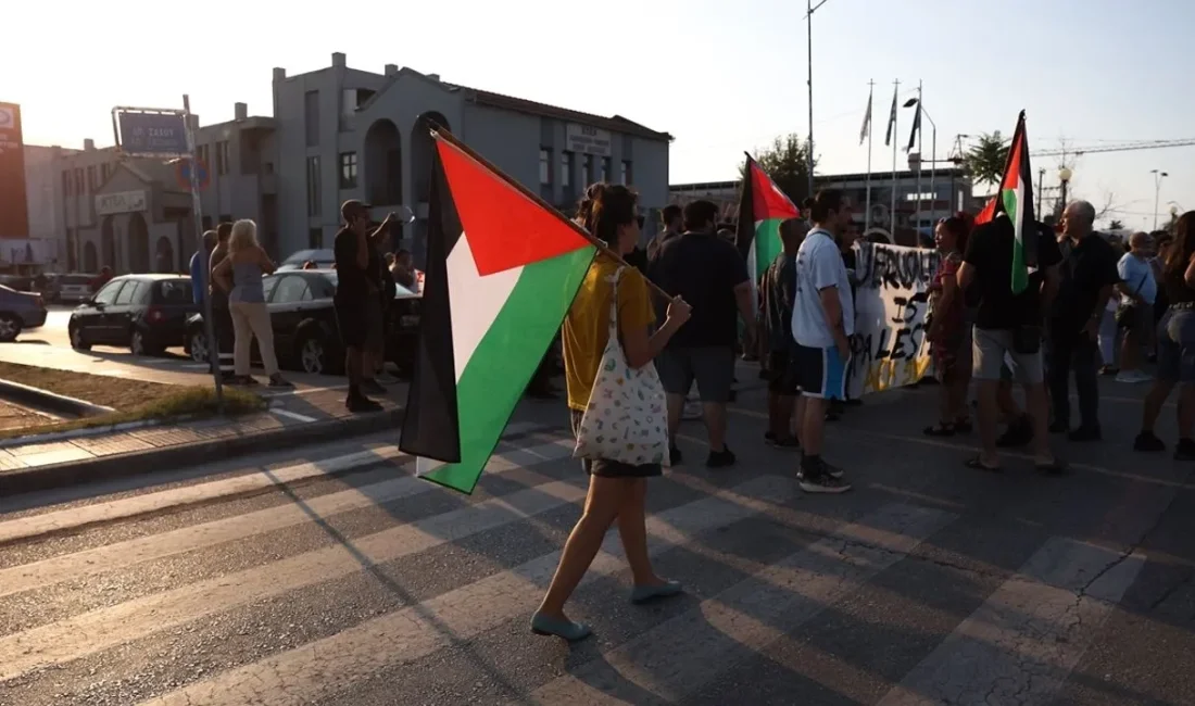 Yunanistan’da Filistin destekçileri, Pire Limanı’nda israil gemisini protesto etti Yunanistan Komünist Partisi (KKE) öncülüğünde çeşitli sol gruplar, sendikalar ve