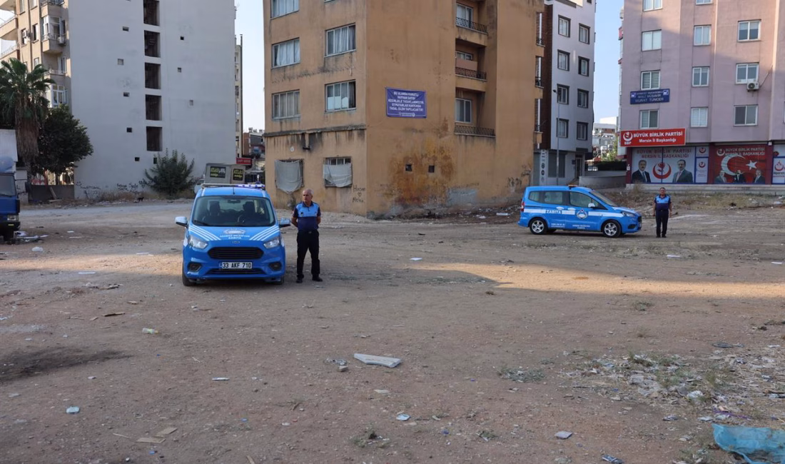 Akdeniz Zabıtası, Yoğun Şikayetlere Neden Olan “Kuş Pazarı”nı Kaldırdı.  10.09.2025 Mersin’in Akdeniz ilçesinde Pazar günleri kurulan ve halk arasında “Kuş