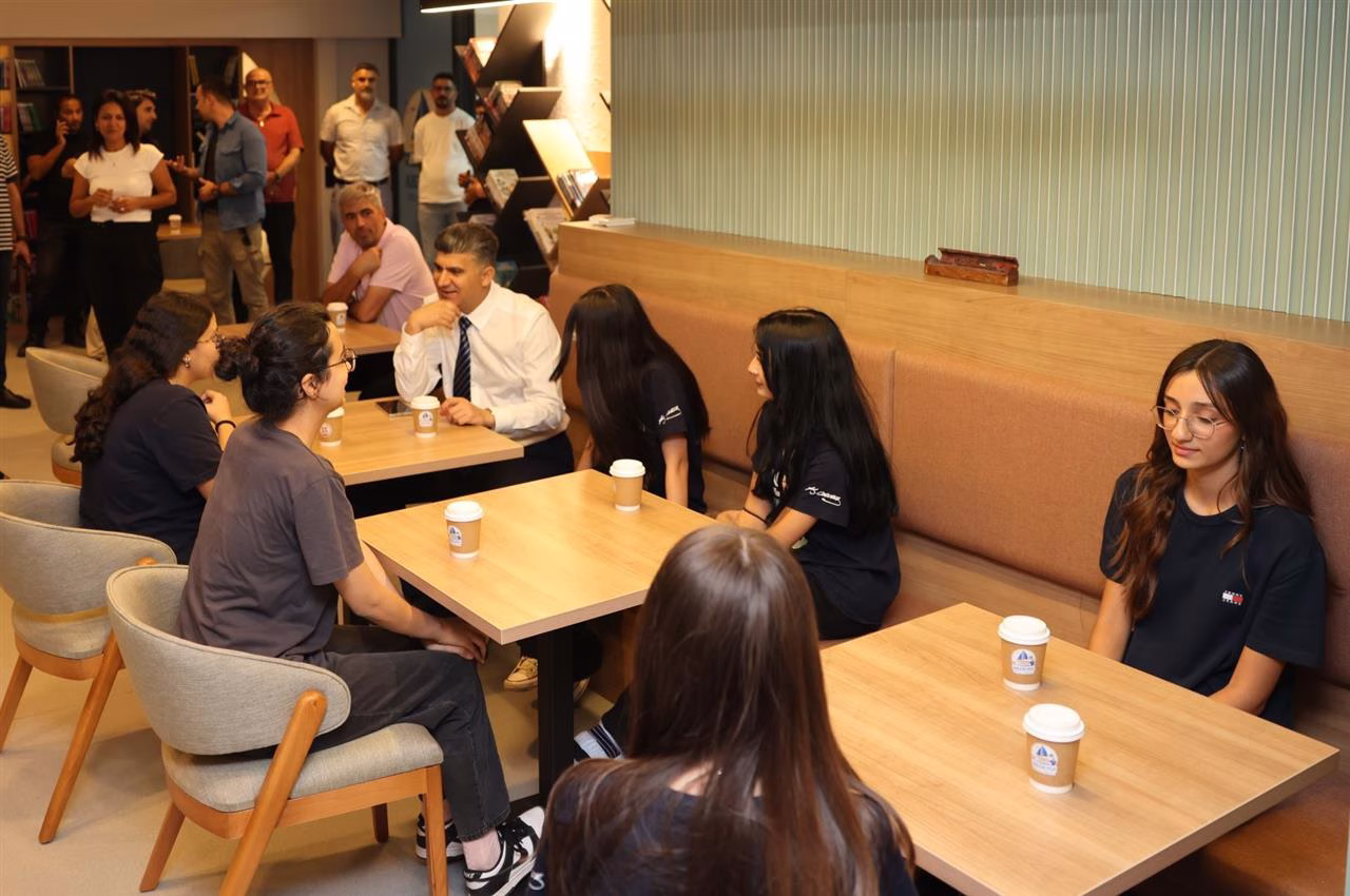 Akdeniz’in Yeni Kültür Durağı: “Bilgi Limanı Kütüphanesi” Kapılarını Kitapseverlere Açtı