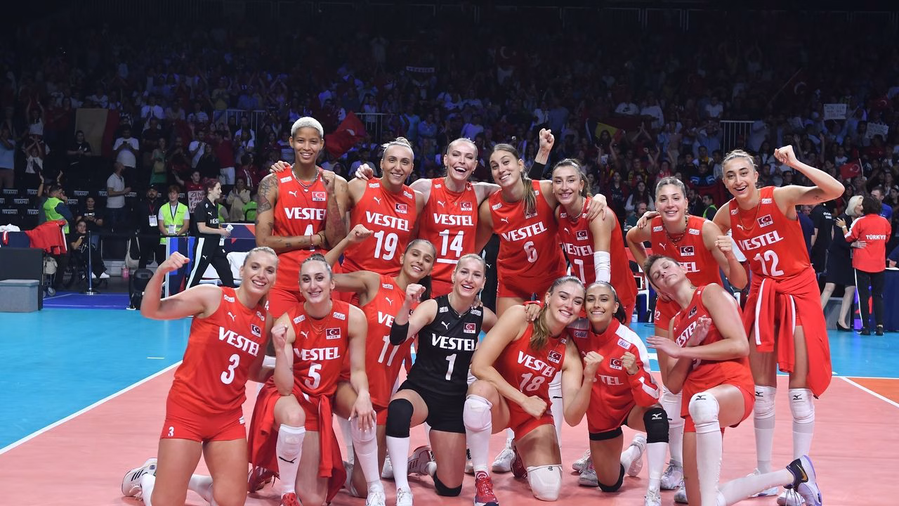 Filenin sultanları , FIVB Dünya Voleybol Şampiyonası yarı finalinde Japonya'yı