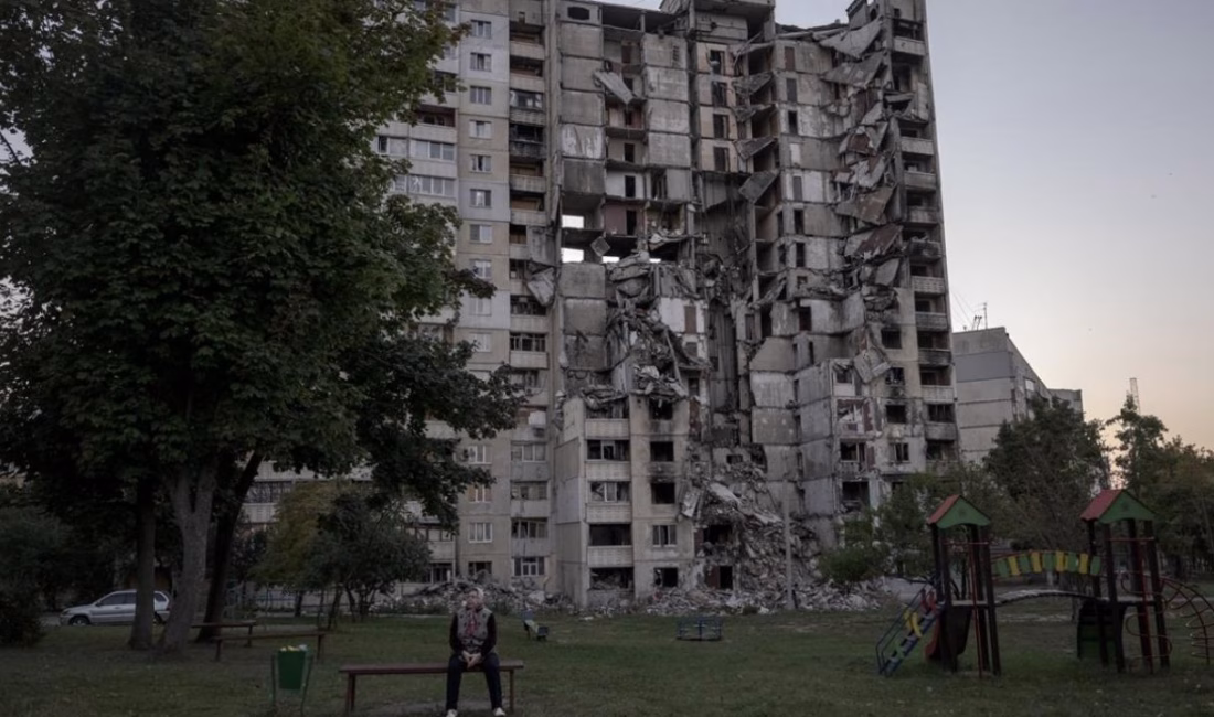 Ukrayna’da Rus hava saldırısı: 3 ölü, 26 yaralı Ukrayna Devlet Başkanı Volodimir Zelenski, Telegram hesabından yaptığı açıklamada, Rusya’nın