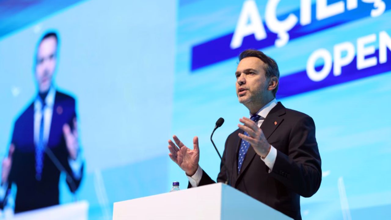 İzmir’de Rüzgâr Enerjisi Kongresi’ne katılan Enerji ve Tabii Kaynaklar Bakanı