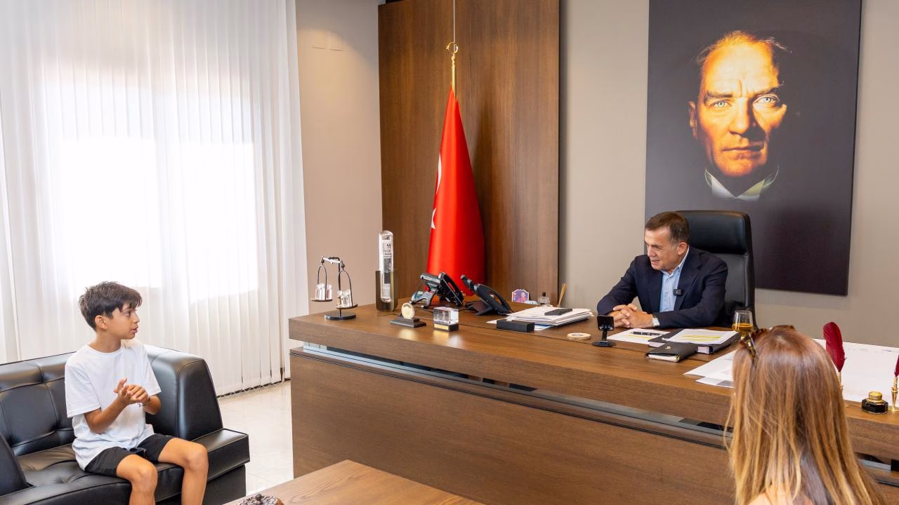 Mersin Yenişehir Belediye Başkanı Abdullah Özyiğit, sosyal medyada "Takipçim