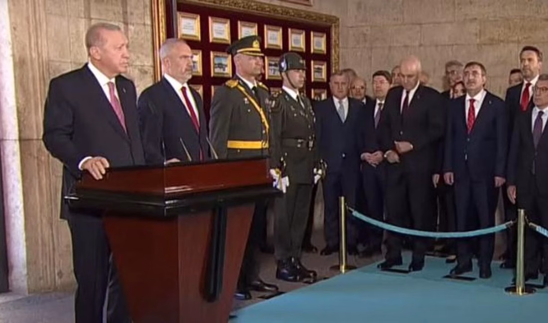 Cumhurbaşkanı Erdoğan: Türkiye’yi en büyük eserimiz olarak emanet edeceğiz Cumhurbaşkanı Recep Tayyip Erdoğan, “Hedeflerimize yaklaştıkça şahsımıza ve hükümetimize yönelik