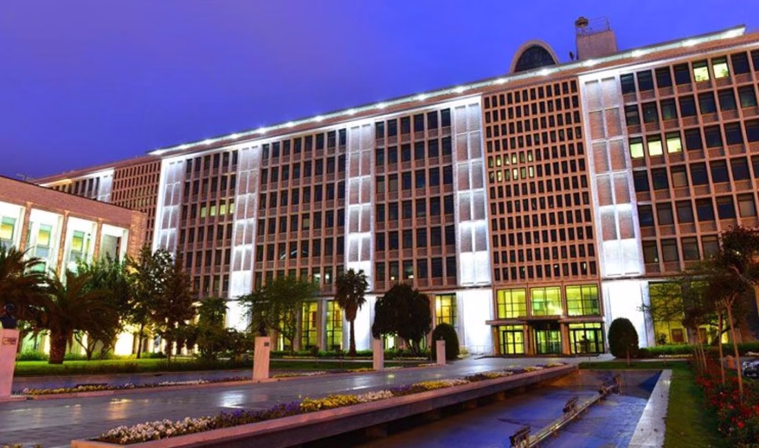 İBB’de “Veri Sızdırma” soruşturmasında 4 kişiye gözaltı kararı İstanbul Cumhuriyet Başsavcılığı, İstanbul Büyükşehir Belediyesi’nde (İBB) görevli bazı personellerin