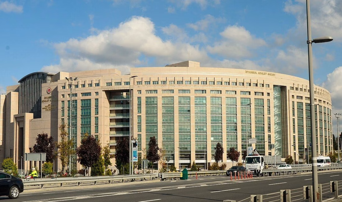 İmamoğlu, Özkan ve Yanardağ “Casusluk” suçlamasıyla tutuklandı İstanbul Cumhuriyet Başsavcılığı tarafından yürütülen “casusluk” soruşturması kapsamında, İstanbul Büyükşehir
