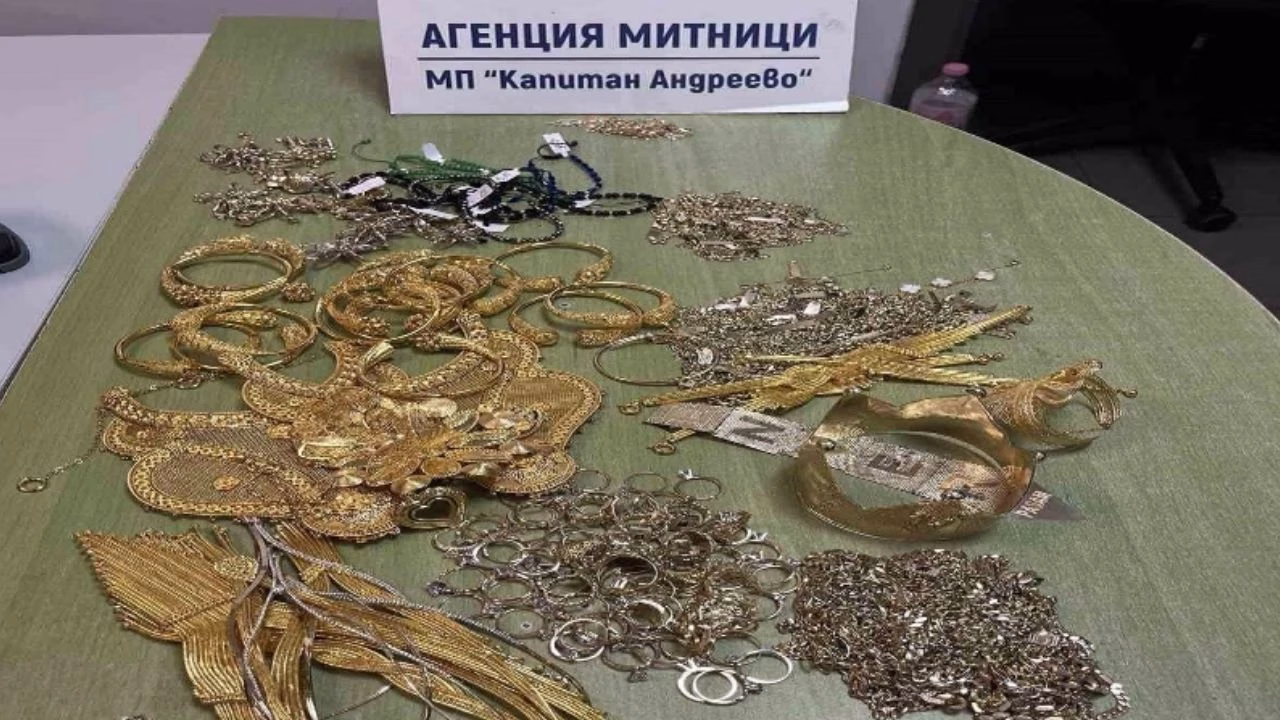 Bulgaristan sınır kapısında, bir yolcu otobüsünde gerçekleştirilen detaylı aramada, 5