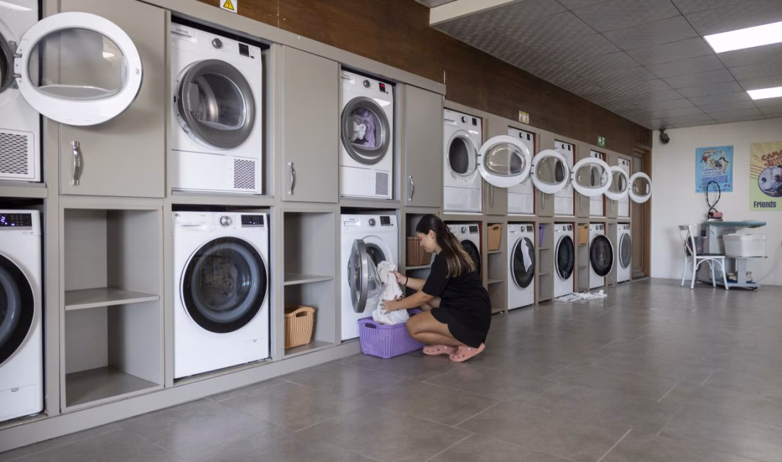 Mersin Büyükşehir Belediyesi, üniversite öğrencilerine sunduğu ücretsiz ‘Çamaşır Kafe’ hizmetiyle