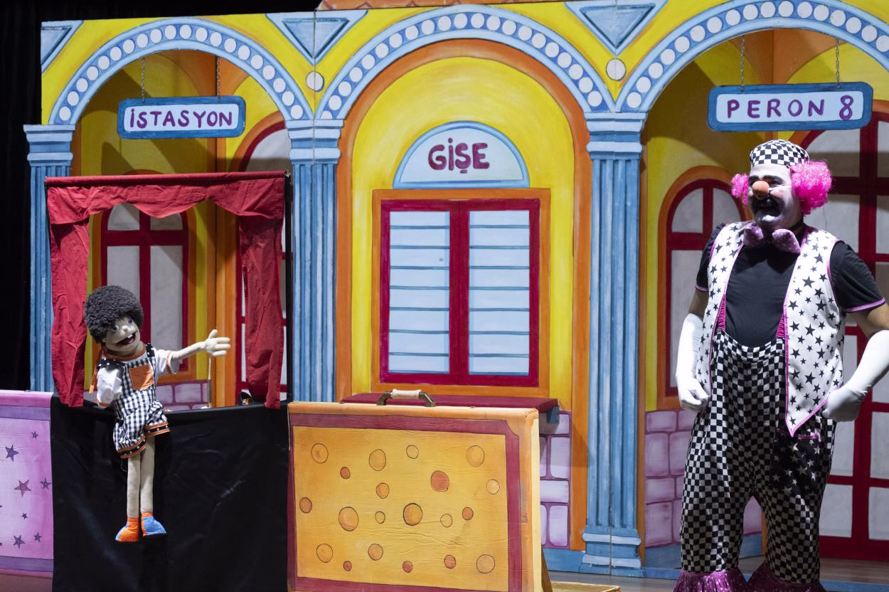 Mersin Büyükşehir Belediyesi Şehir Tiyatrosu, ‘Tiyatro Seyretmeyen Çocuk Kalmasın’ projesi