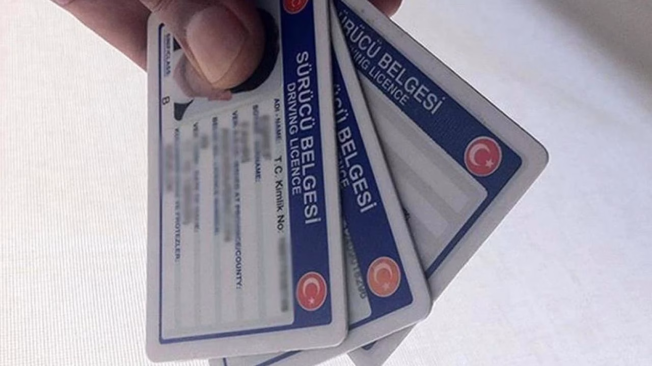 Eski tip sürücü belgelerinin, 1 Ocak 2016’dan itibaren verilmeye başlanan