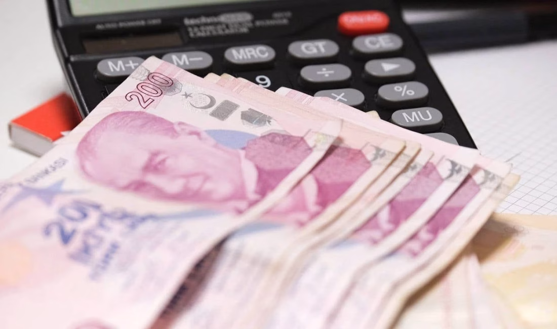 Zamlı emekli maaşlarının ödeme takvimi belli oldu Aralık ayı enflasyon verilerinin açıklanmasının ardından, SSK ve Bağ-Kur emeklilerinin