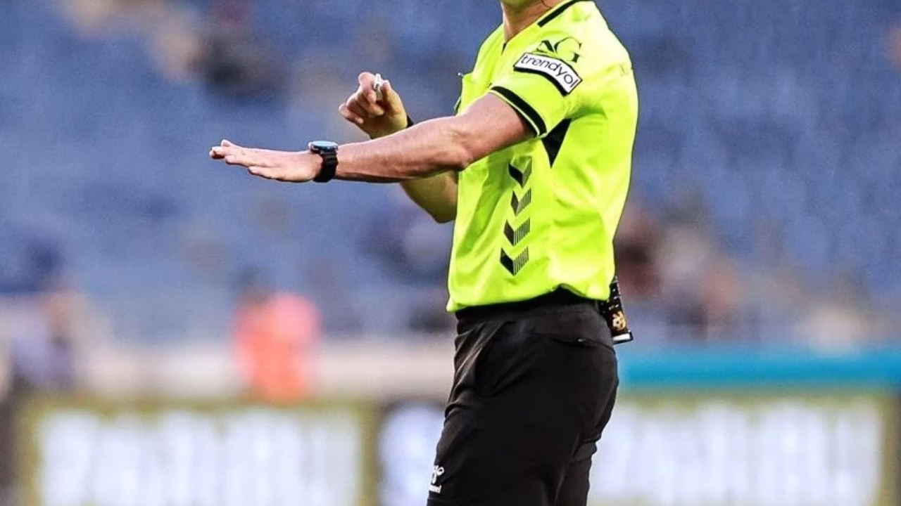 Türkiye Futbol Federasyonu (TFF) Başkanı İbrahim Hacıosmanoğlu, profesyonel liglerde görev