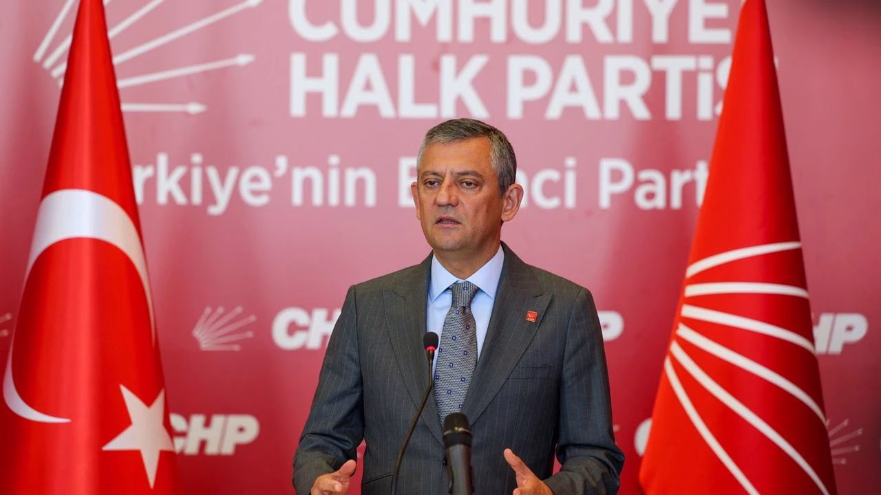 CHP Genel Başkanı Özgür Özel, partisinin TBMM’de düzenlenen grup toplantısında