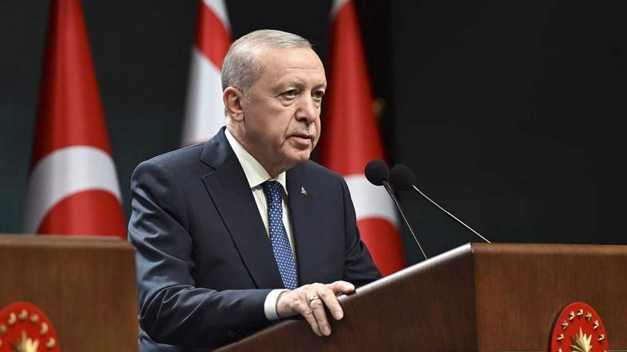 Cumhurbaşkanı Recep Tayyip Erdoğan, “en az üç çocuk” diyorum. Bu