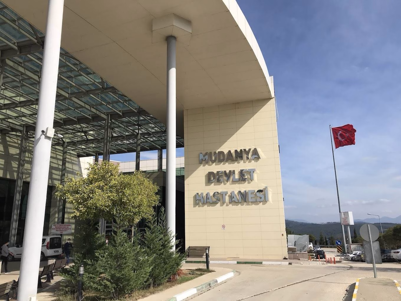 Mudanya Devlet Hastanesinde başhekim ve hastane görevli genel cerrah görüşmedeyken,