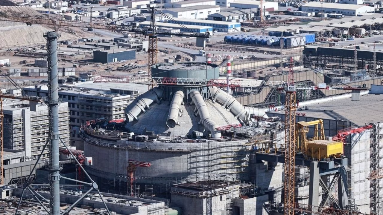 Enerji ve Tabii Kaynaklar Bakanı Alparslan Bayraktar, Mersin’de yapımı süren