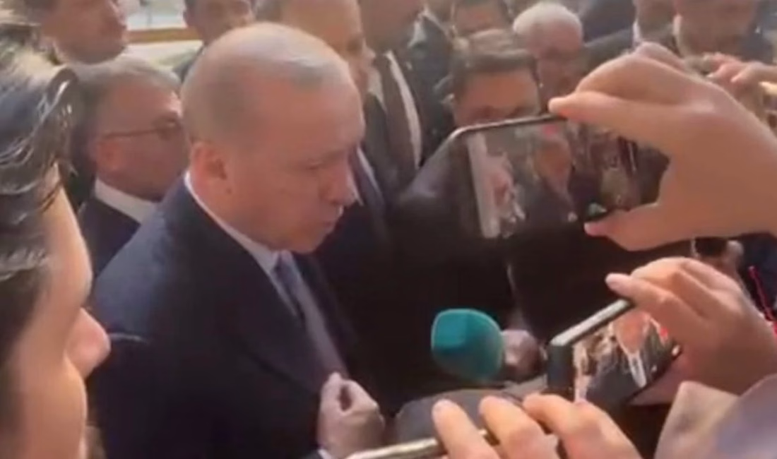 Cumhurbaşkanı Erdoğan’dan çok konuşulan Maduro iddiasına yanıt: Öyle bir şey yok Meclis’te parti grubu çıkışı gazetecilerin sorularını yanıtlayan Cumhurbaşkanı Erdoğan, “Maduro’ya