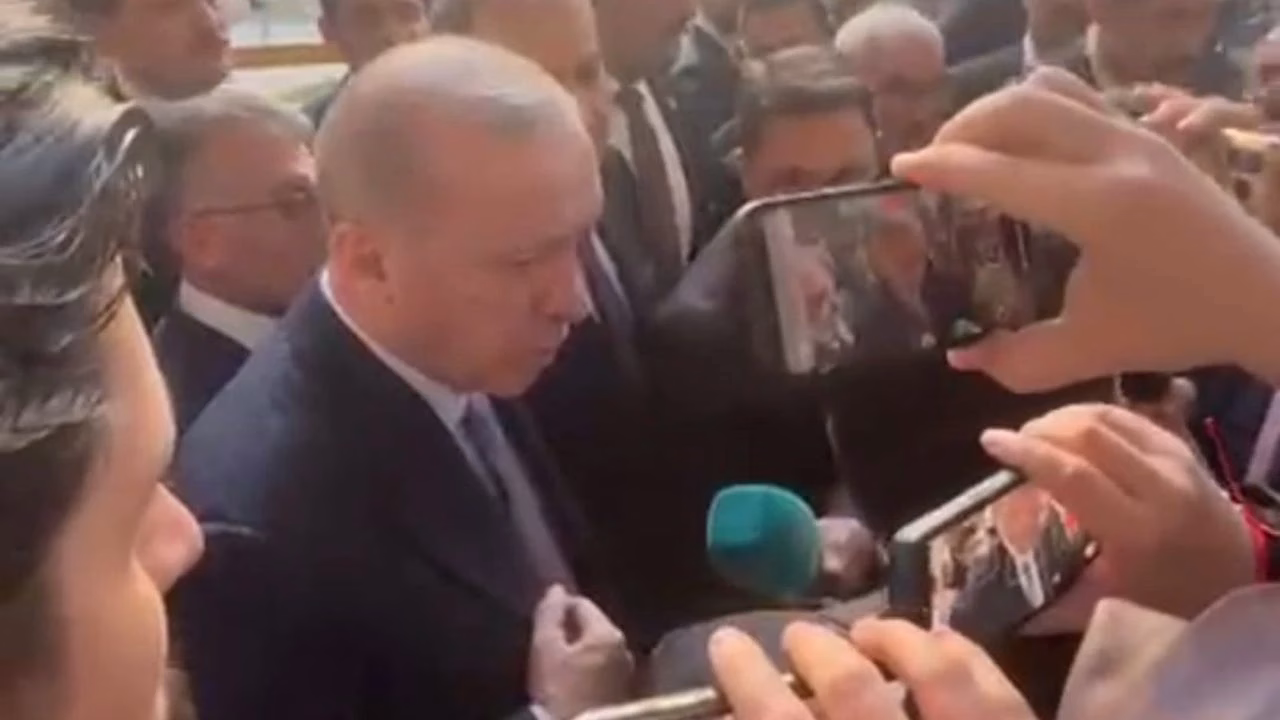 Meclis’te parti grubu çıkışı gazetecilerin sorularını yanıtlayan Cumhurbaşkanı Erdoğan, “Maduro’ya