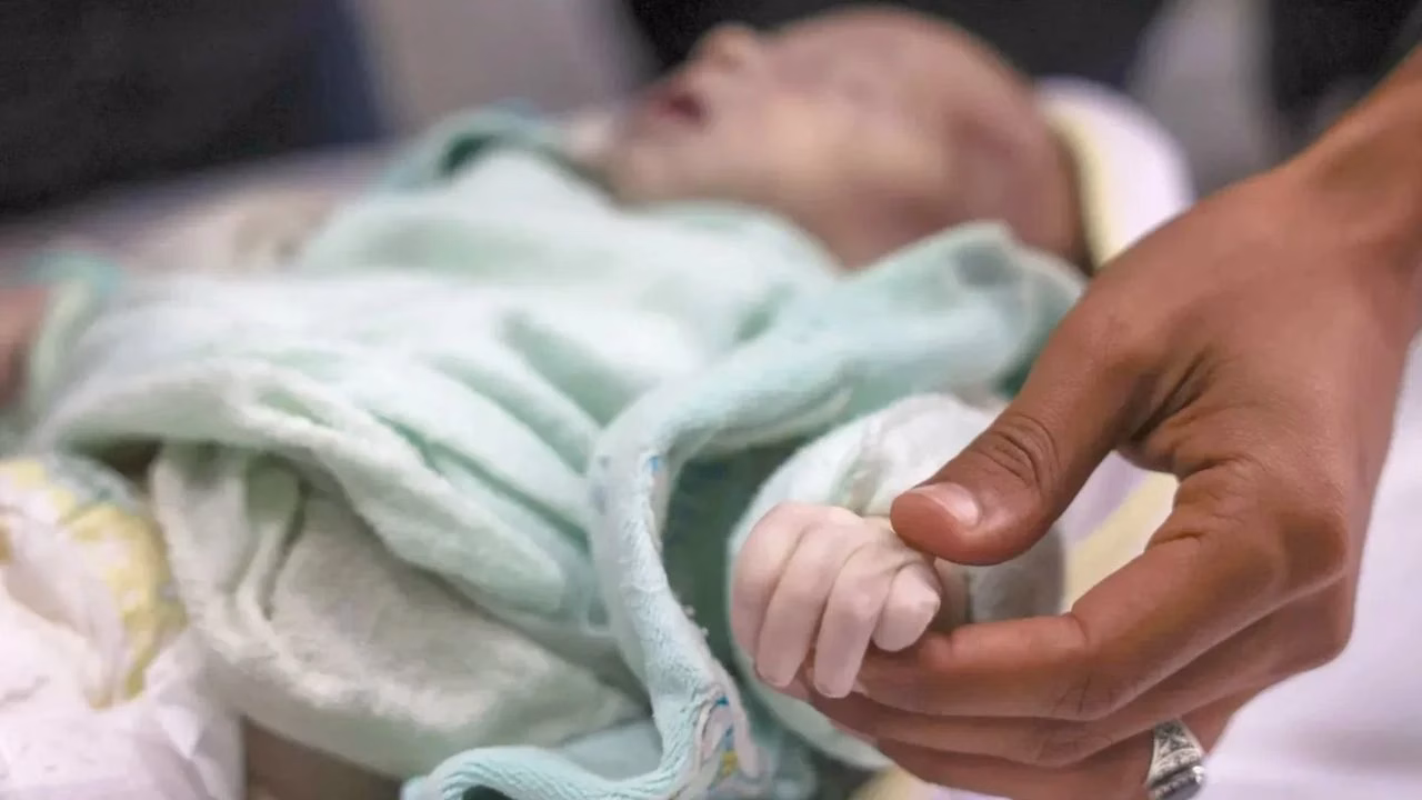 İsrail’in yakıt ve insani yardım girişini engellediği Gazze Şeridi’nde, dondurucu