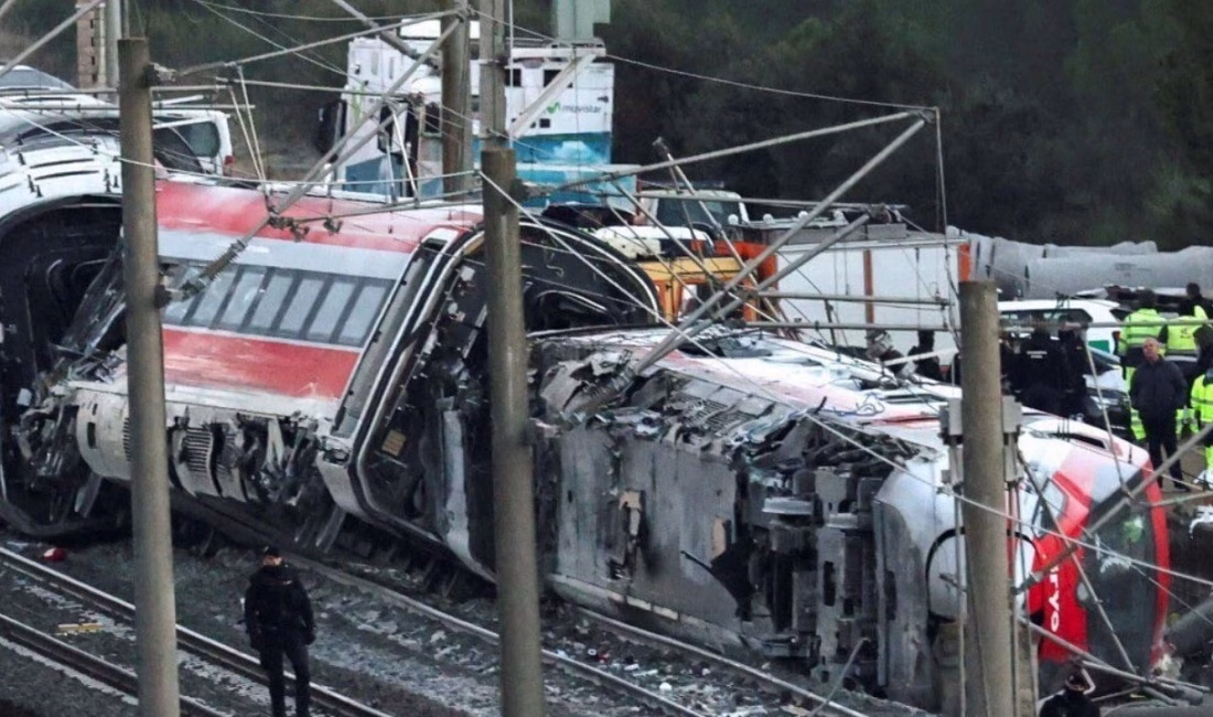 İspanya’nın güneyinde iki yüksek hızlı trenin çarpışması sonucu en az