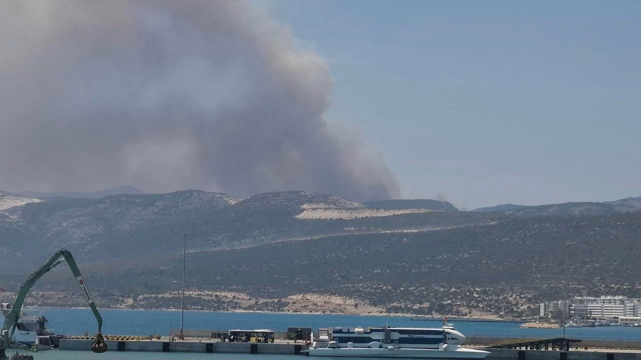 Mersin’in Silifke ilçesi Çamlıca Mahallesi’nde ormanlık alanda çıkan yangına, ekipler