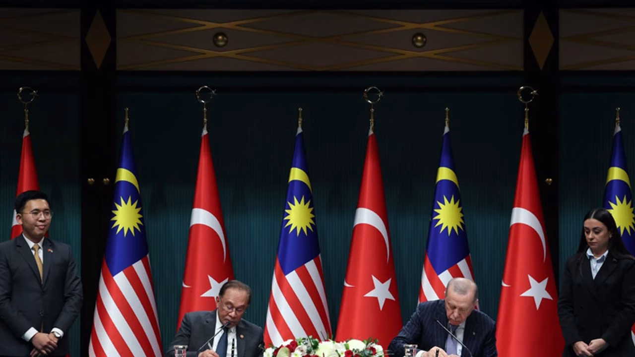 Cumhurbaşkanı Erdoğan, Malezya Başbakanı İbrahim ile düzenlediği ortak basın toplantısında,