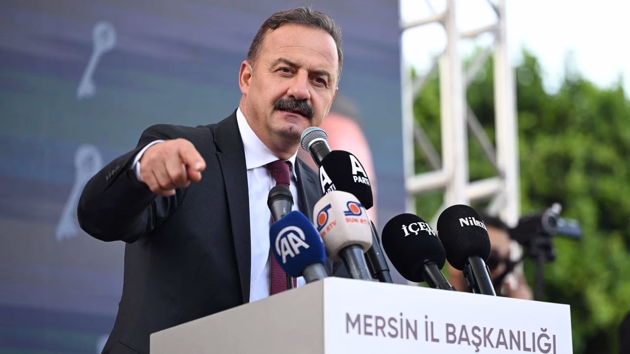Ağıralioğlu, terörist başı Abdullah Öcalan muhataplığını eleştirerek, “Devlet, millet düşmanına