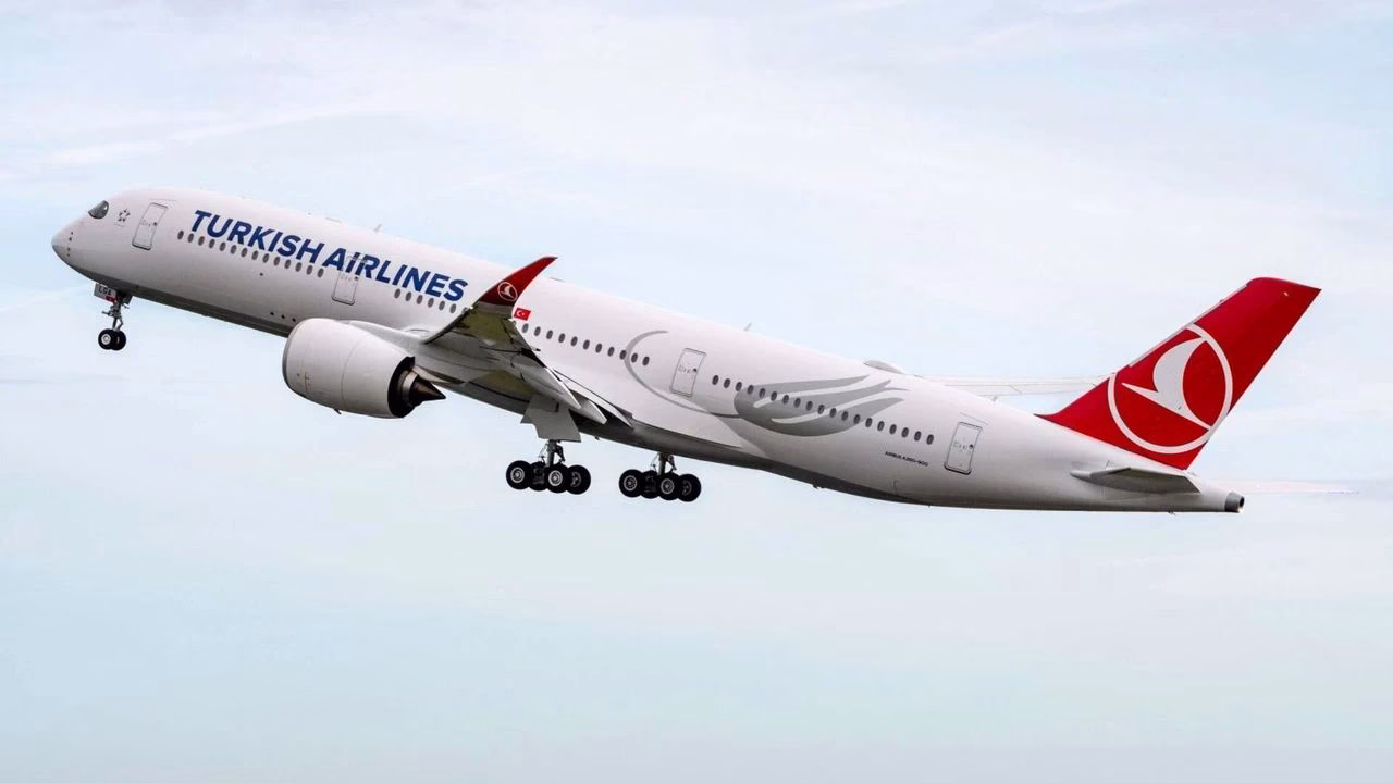 Türk Hava Yolları (THY), Arnavutluk’un başkenti Tiran’a yönelik uçuşlarını yeniden