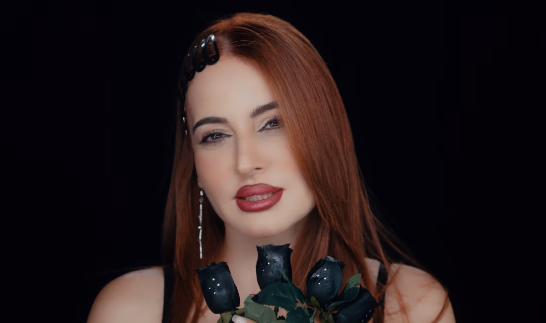 Müzikalite Production etiketiyle yayımlanan olan “Aşk Acımaz Ki”, aşkın sancılarını