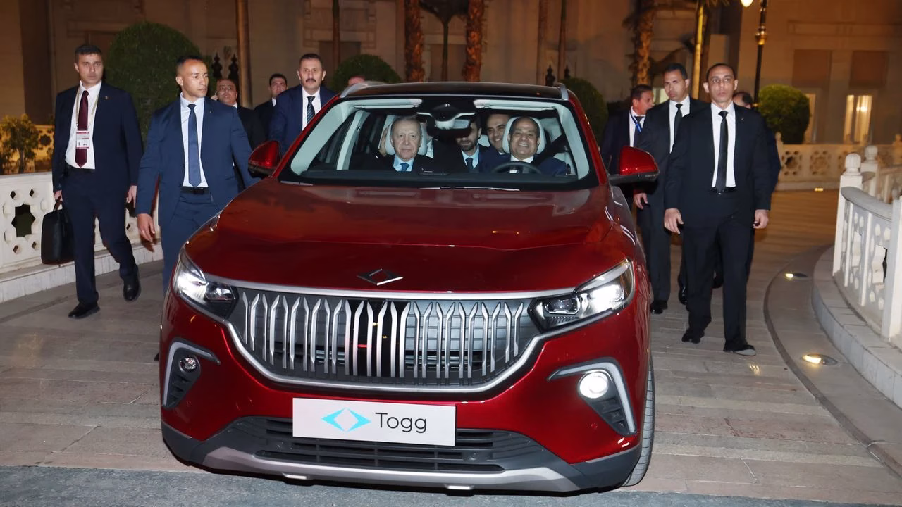 Cumhurbaşkanı Recep Tayyip Erdoğan, resmi temaslarda bulunmak üzere gittiği Kahire’de,