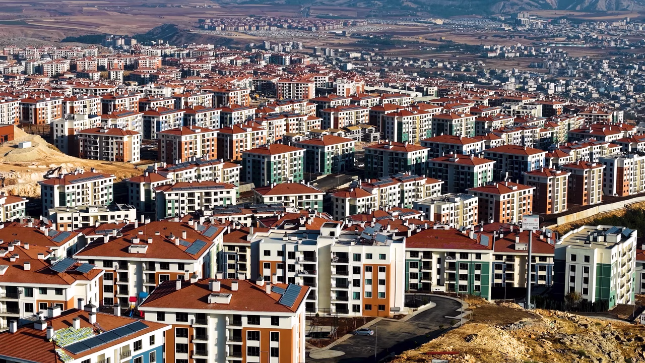 Depremin ağır yıkıma yol açtığı dört ilde, 7 gün 24