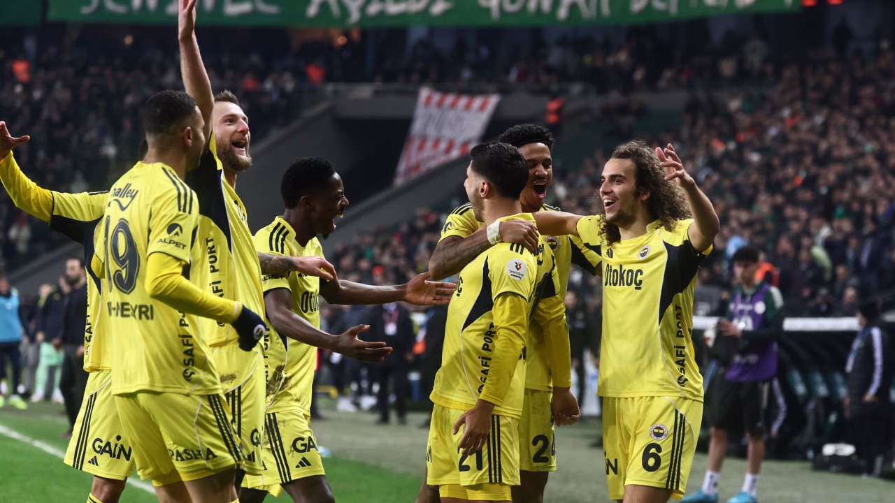 Fenerbahçe, Trendyol Süper Lig’in 20. haftasında deplasmanda Kocaelispor’u 2-0 mağlup