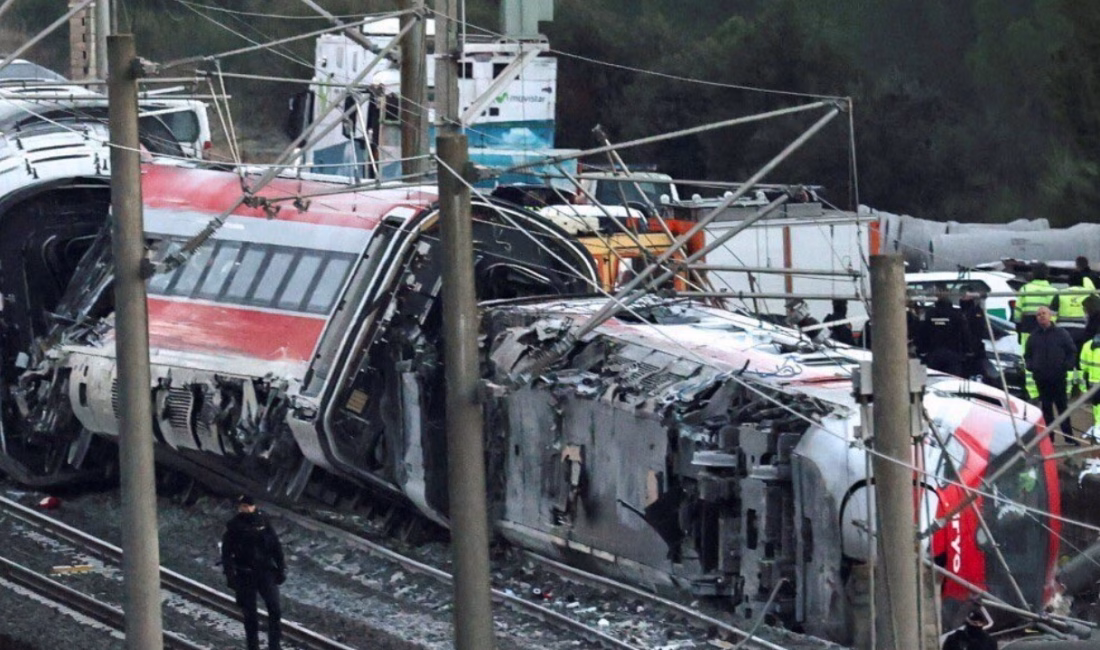 İspanya’nın güneyinde iki yüksek hızlı trenin çarpışması sonucu en az
