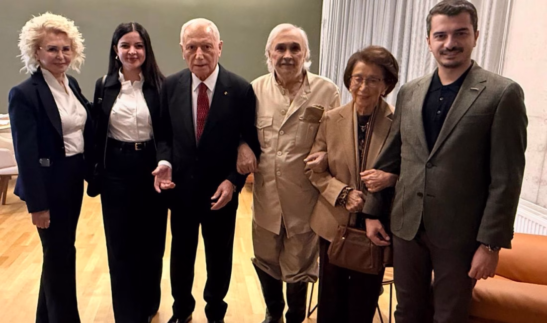 Usta tiyatrocu Müjdat Gezen’in yönetiminde sahnelenen ve Türk Tiyatrosu’nun klasik