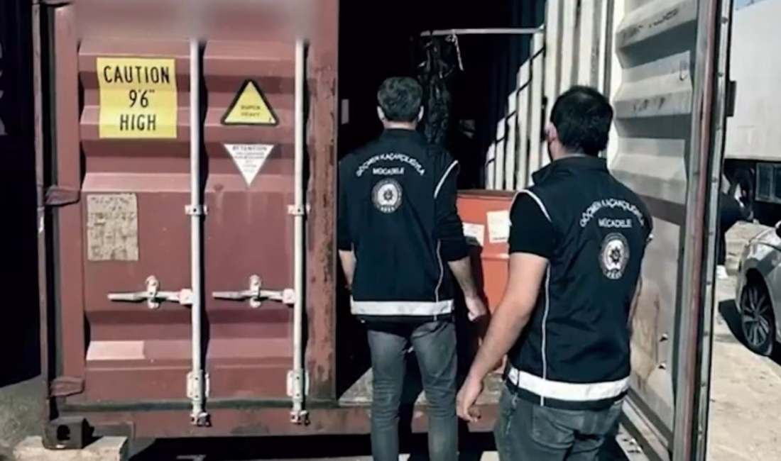 Mersin Limanı’nda gerçekleştirilen göçmen kaçakçılığı operasyonunda, gemiyle İtalya’ya gitmeye çalışan