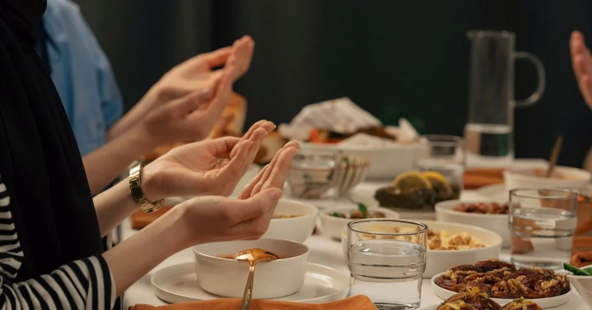 Ramazan ayında dünya genelindeki Müslümanlar bu yıl günde yaklaşık 12