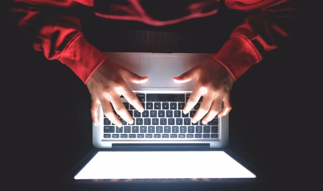 Siber suç örgütleri, özellikle üniversite öğrencilerini ve gençleri “burs” veya