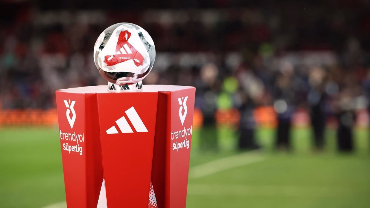 Trendyol Süper Lig’de 19. hafta müsabakalarının tamamlanmasının ardından Galatasaray, liderliğini